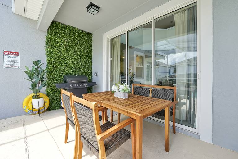 House with barbecue, private pool & hot tub — photo 5