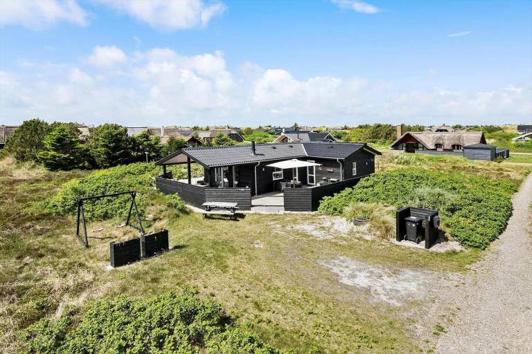 Vacation home with garden, sauna & patio in Hvide Sande