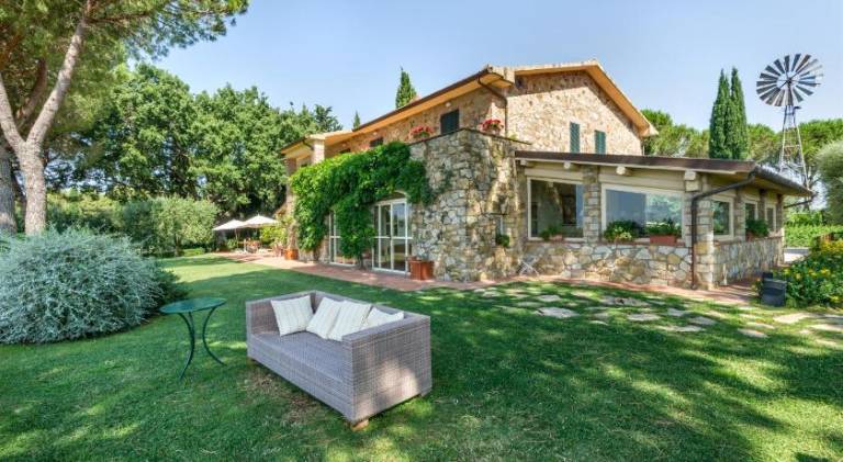 Farm with patio, garden & pool — photo 3