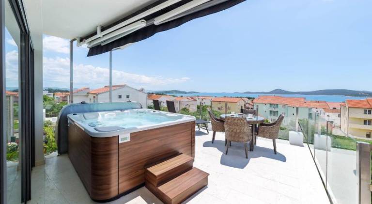 Apartment with jacuzzi | Close to the beach | Pets are welcome in Vodice