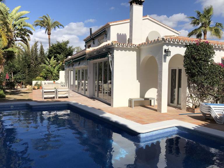 Villa  Artola