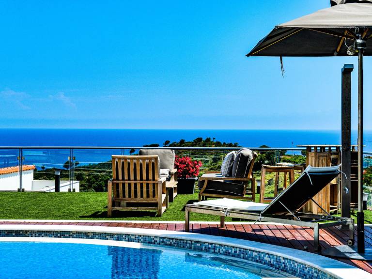 Vacation home with private pool, barbeque & yard | Next to the beach | Pets are welcome — photo 5