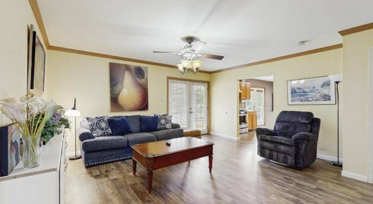House with pool — photo 3