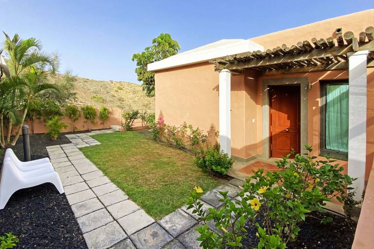 House with private pool, patio & garden — photo 5