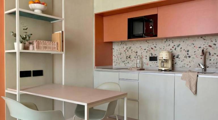Serviced apartment with pool, barbeque & yard | Pets allowed — photo 2
