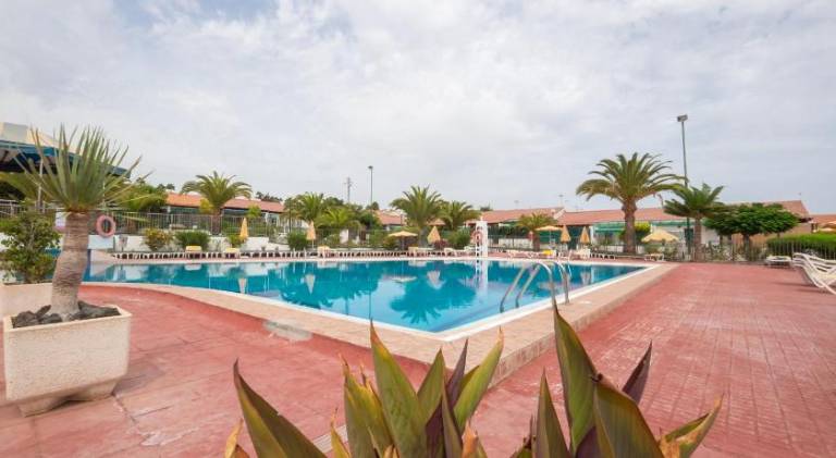 Holiday apartment with pool — photo 3