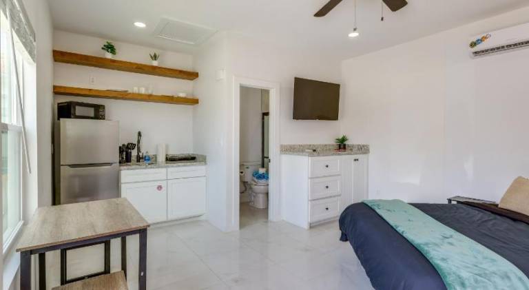 Central to Everything, Easy Beach Access! SPI Stay in South Padre Island, TX