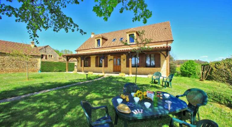 Vacation home with patio, pool & BBQ in Gaillard