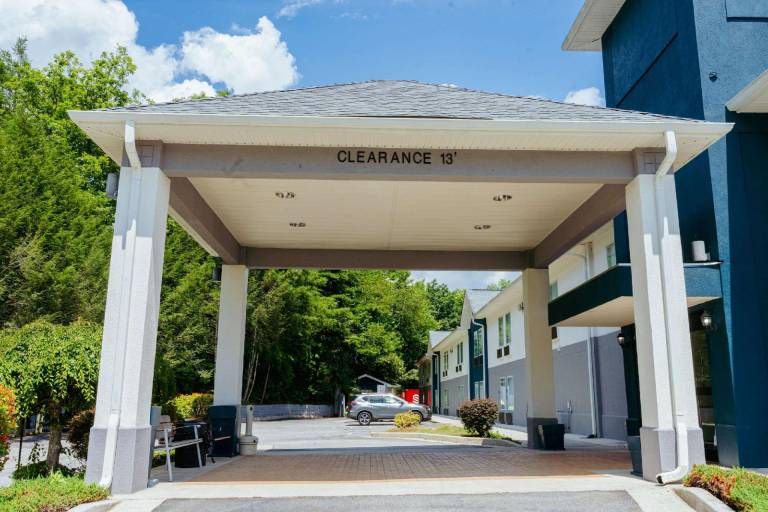 Clarion Pointe-Dillard near Blue Ridge Mountains — photo 4