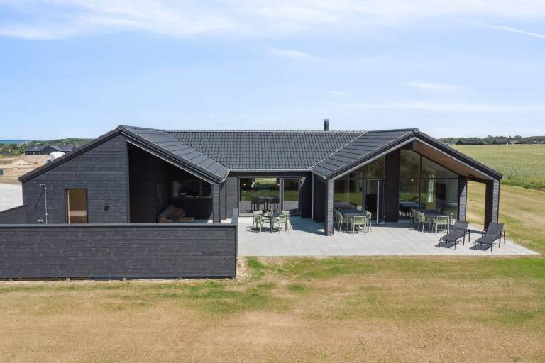 Vacation home with pool & sauna — photo 2