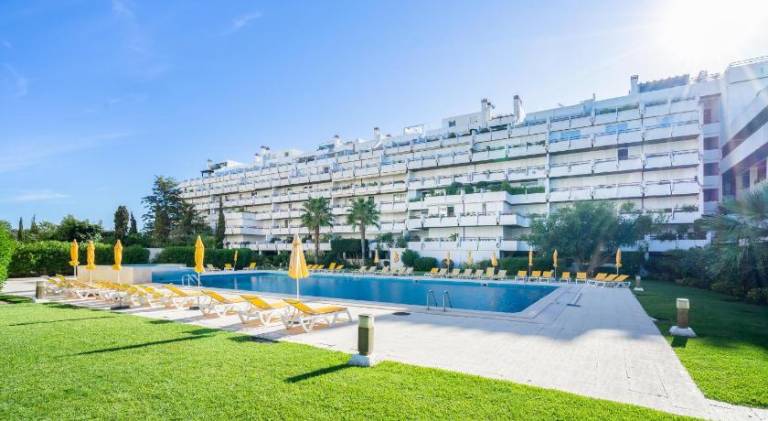 Holiday apartment with pool in Loulé
