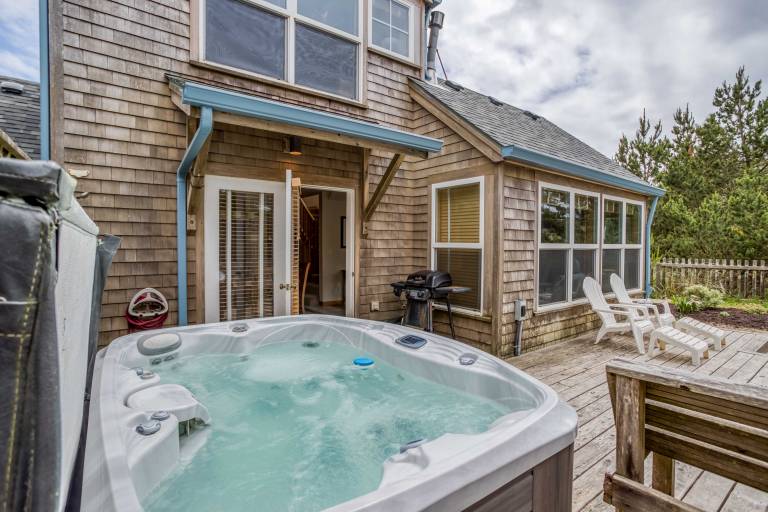 House  Pacific City