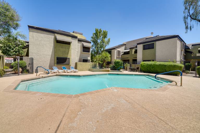 Phoenix Townhome w Community Pool Near Golf