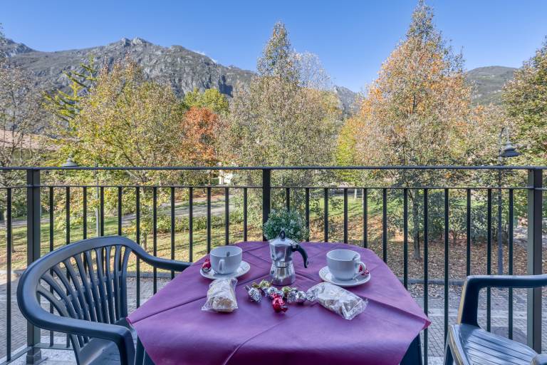Apartment with garden | Mountain view in Porlezza