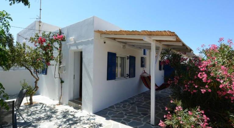 Villa with 2 rooms for 6 persons in Paros
