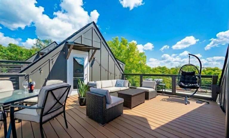 10 Min to DT Rooftop Garage Firepit W&D
