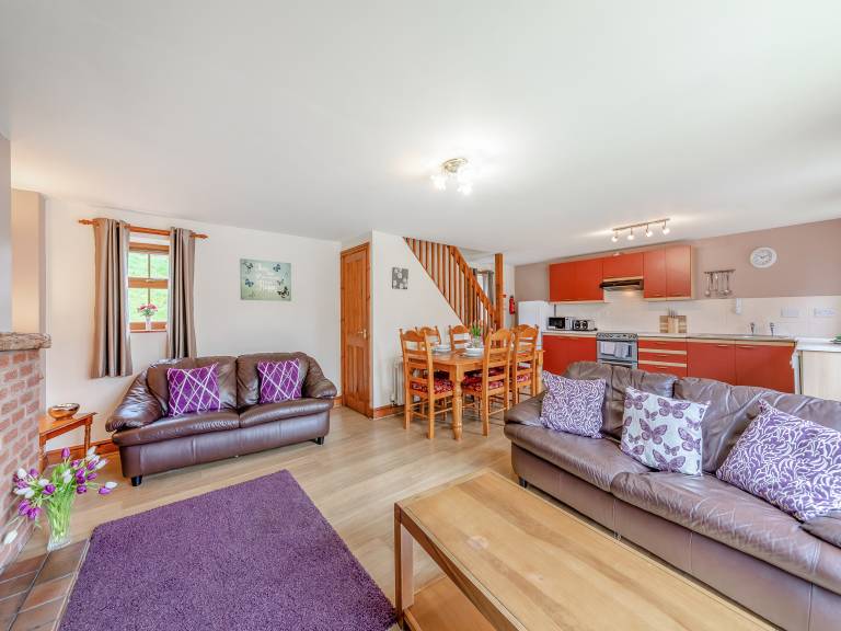 Cottage with jacuzzi, garden & barbeque — photo 4