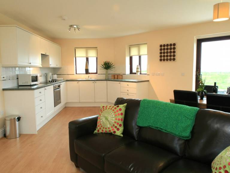 Cottage with garden — photo 4