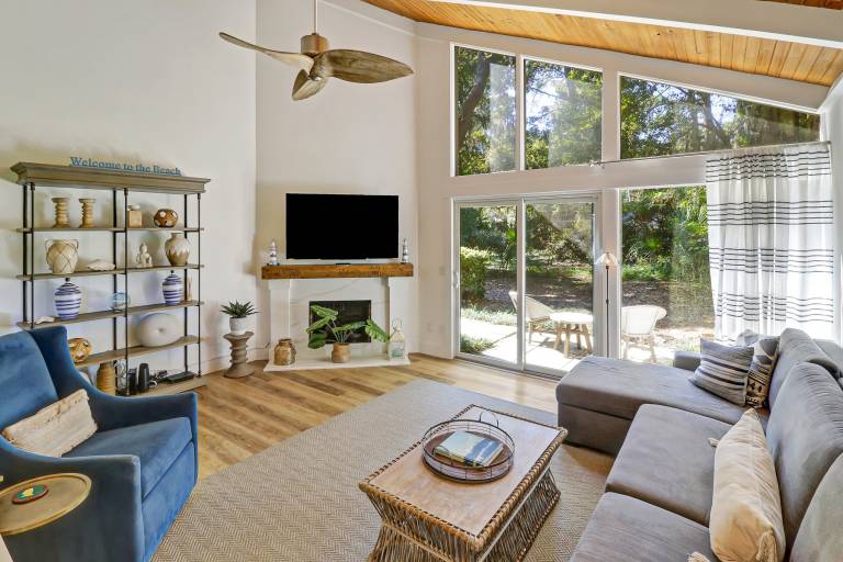 Family-oriented beautiful vacation home with barbecue & private pool | Water view | Pets are welcome — photo 3