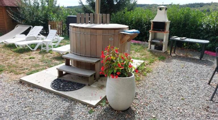 Chalet with jacuzzi & pool | Pet-friendly — photo 5