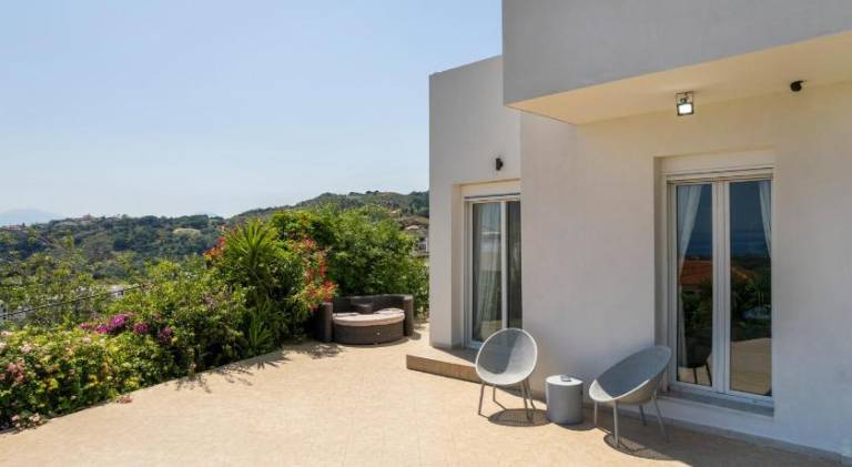 Villa Views with Private Pool & Sea Horizon — photo 5