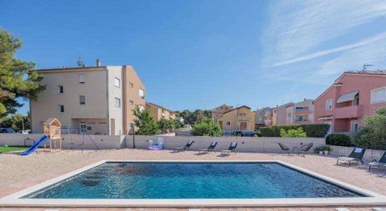 Beautiful rental apartment with private pool, barbecue & yard | Dogs allowed in Biograd na Moru
