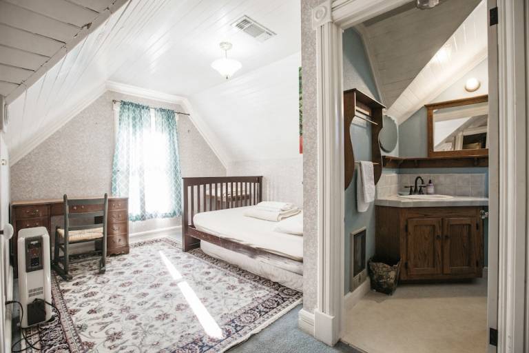 Hostel Bishop