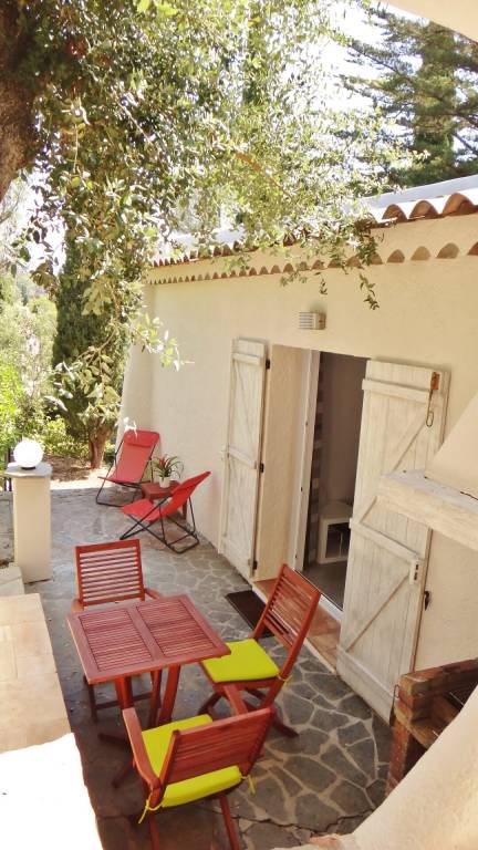 Vacation home with garden, patio & BBQ | Mountain view — photo 2