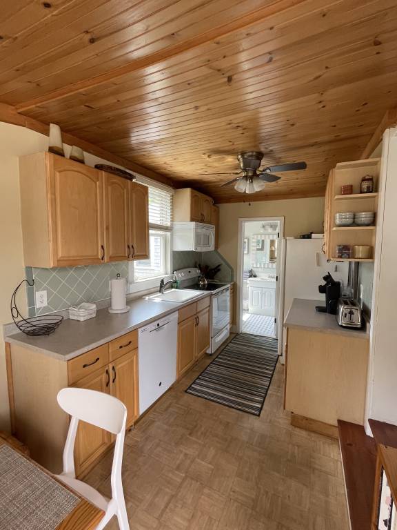 Condo with grill — photo 3