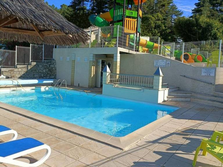 Family-friendly wonderful chalet with patio & heated pool | Pets allowed — photo 2