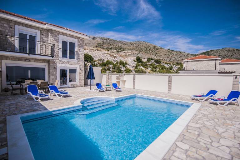 Villa Ravno