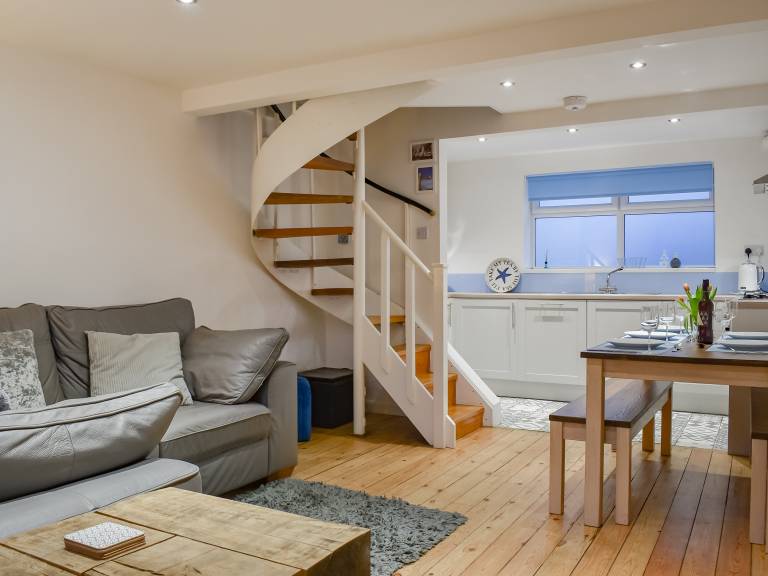 Cottage with garden | River view — photo 2