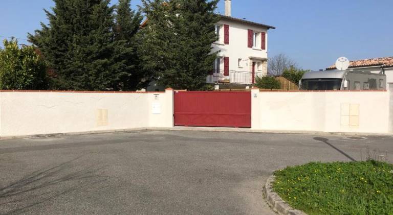 Villa La Libellule 160 m2 avec 5 Chambres 2 Sdb 2 Wc Grand Jardin de 1200m2 et Parking Prive in Toulouse