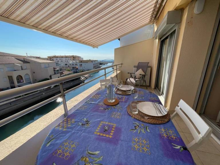 Lovely 2BR loft, near beach, parking included, pets allowed in Sète