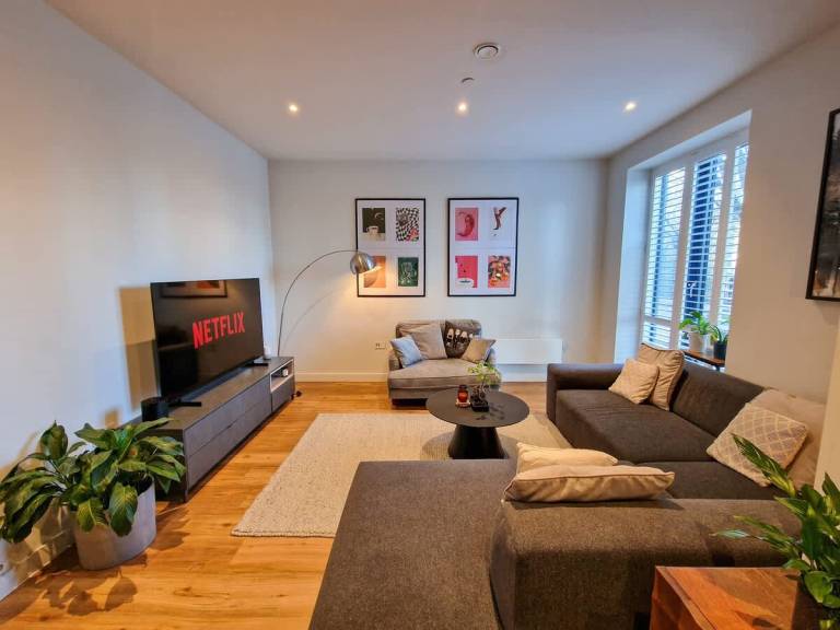 Vacation home | Close to Manchester Cathedral | Good for workation — photo 3