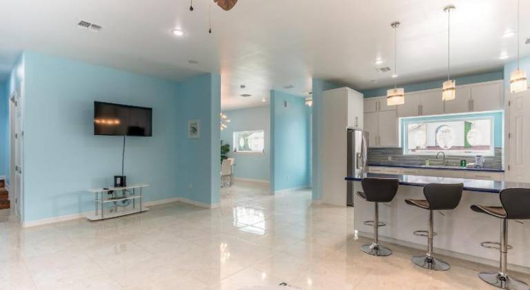 Vacation home with pool & hot tub — photo 2