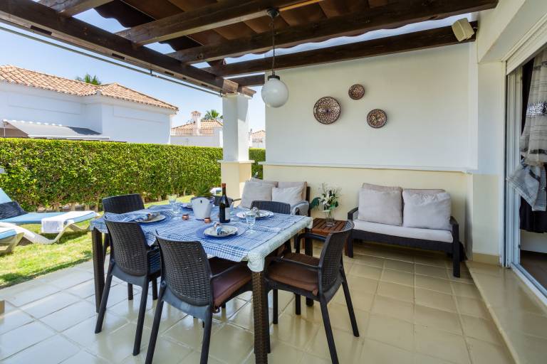 Luxury Spa & Golf Villa Denton with Garden, Jacuzzi, A/C & Wi-Fi — photo 5