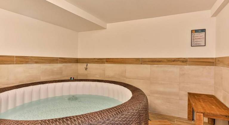 Beautiful vacation home with jacuzzi & sauna | Dogs allowed — photo 4