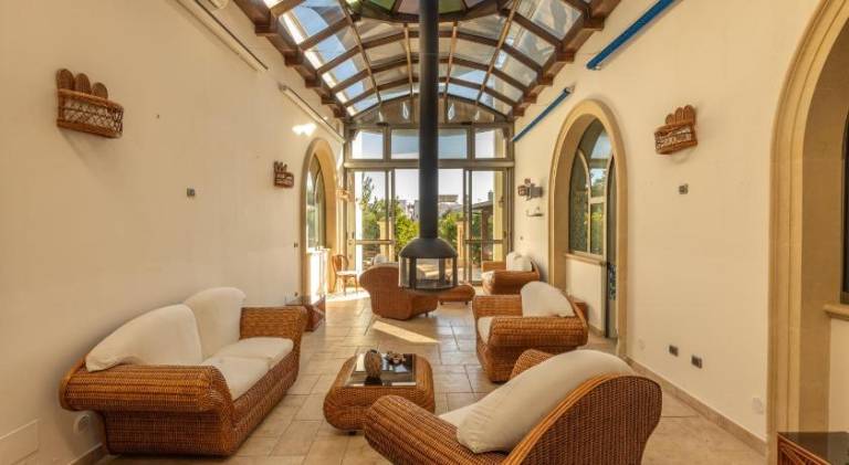 Villa with pool & hot tub — photo 2