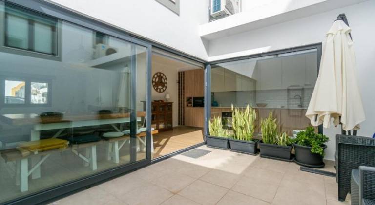 Vacation home with patio — photo 4