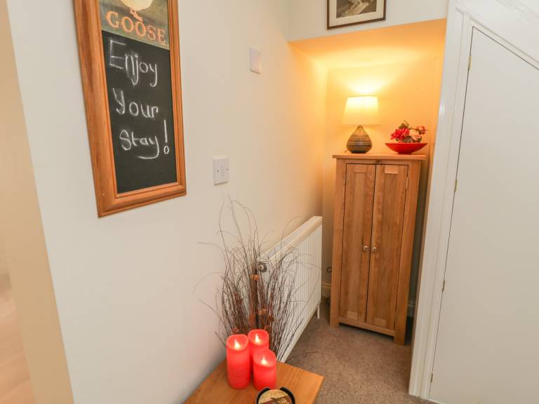 Cottage with yard — photo 4