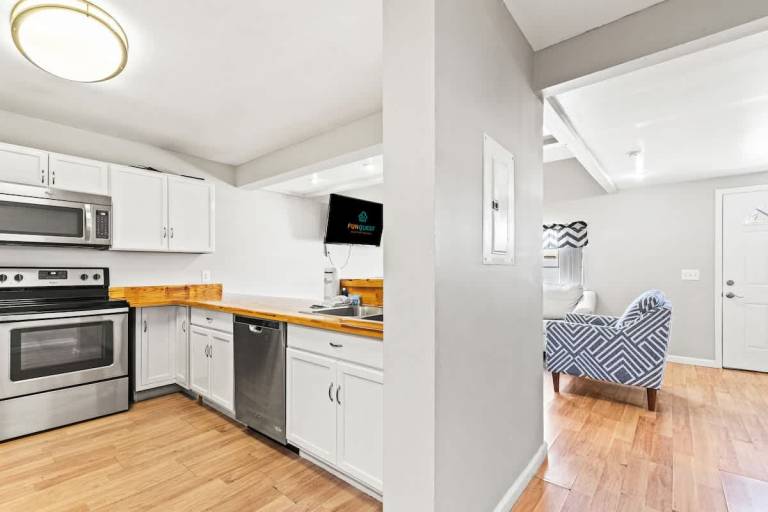 Family-friendly pleasant vacation home with yard | Next to the beach | Pets allowed — photo 5