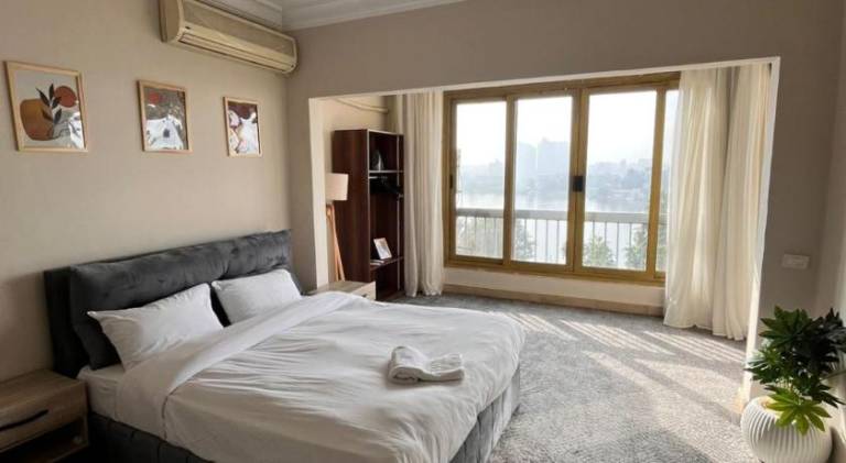 Apartment with jacuzzi | Pet-friendly — photo 2
