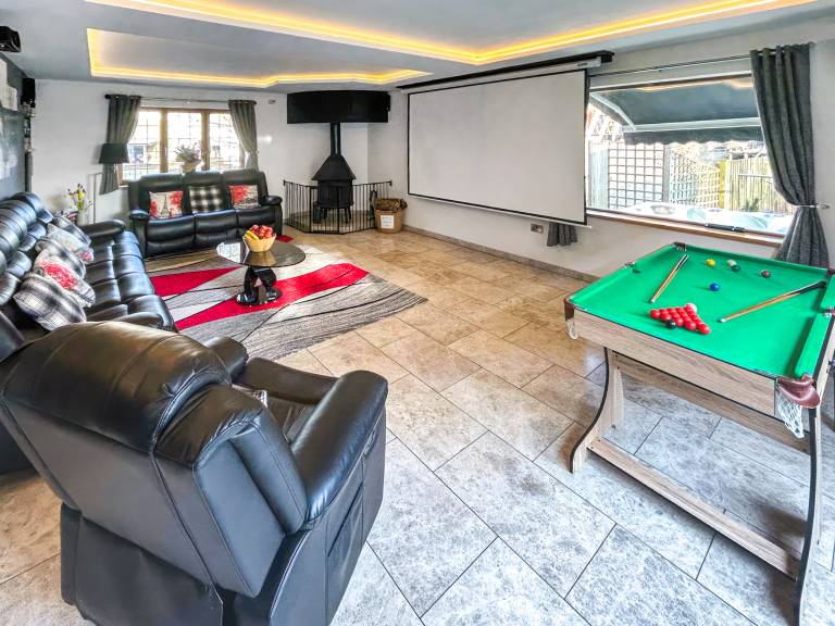 Child-friendly beautiful cottage with grill, patio & jacuzzi | River view | Pets allowed — photo 2