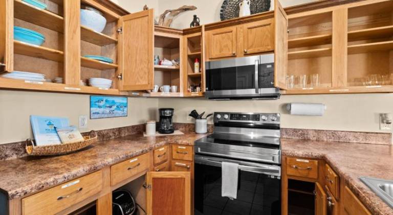 Fully equipped beautiful house with patio & yard | Beach nearby | Pets allowed — photo 5