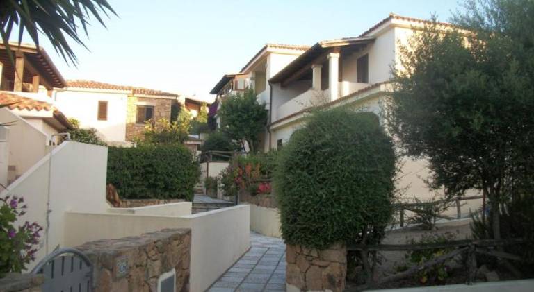 Rental apartment with barbeque, yard & patio — photo 4