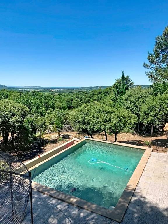 Child-friendly big vacation home with yard, private pool & BBQ | Mountain view | Pets allowed — photo 2