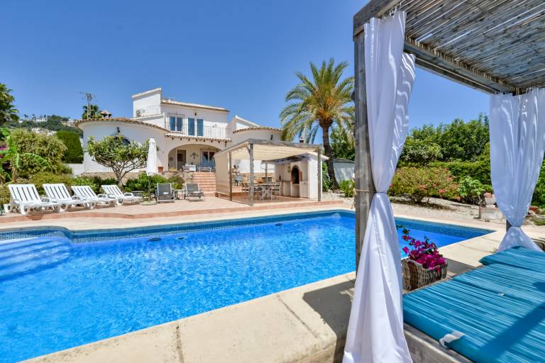 Villa with garden, barbecue & terrace — photo 3