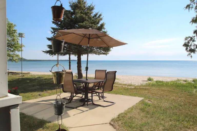 Saint Ignace, MI Vacation Rentals from 129 HomeToGo