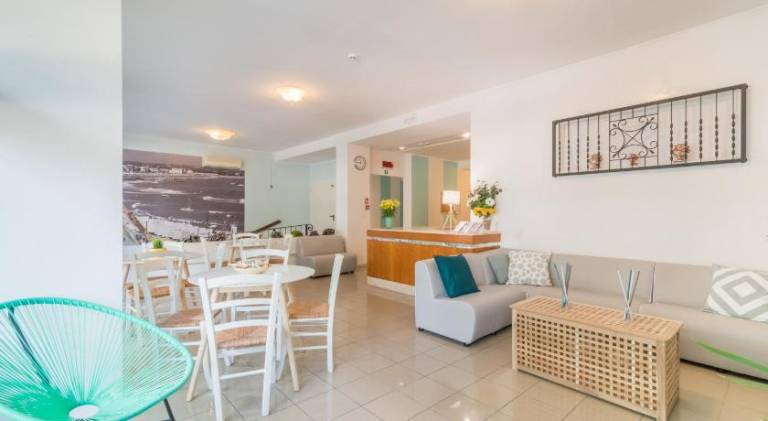 Pleasant serviced apartment with hot tub & patio | Next to the beach | Good for workation | Pet-friendly — photo 3